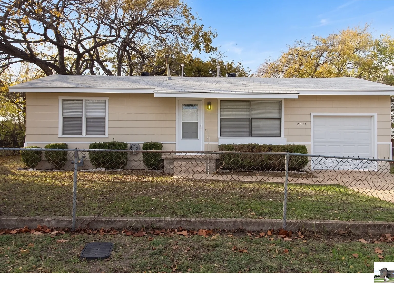 2 bed, 1.0 bath, 748 sqft, $900 — Photo 1