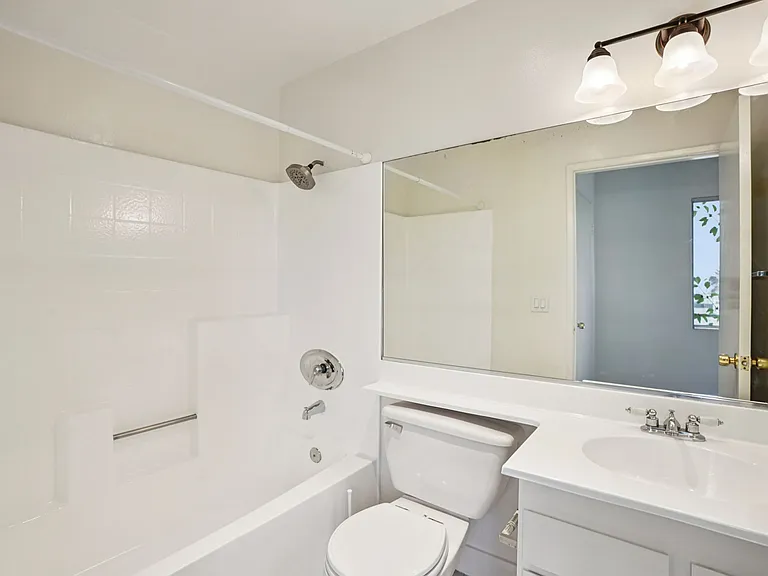 165 N Hoover St — Photo 16
