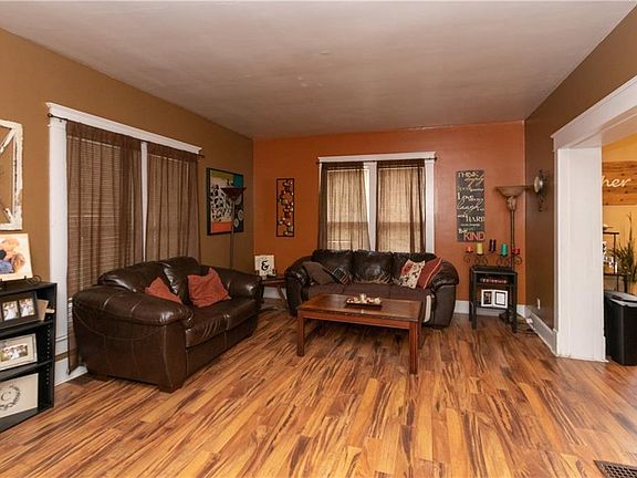 3rd image of 212 Calvin Blvd