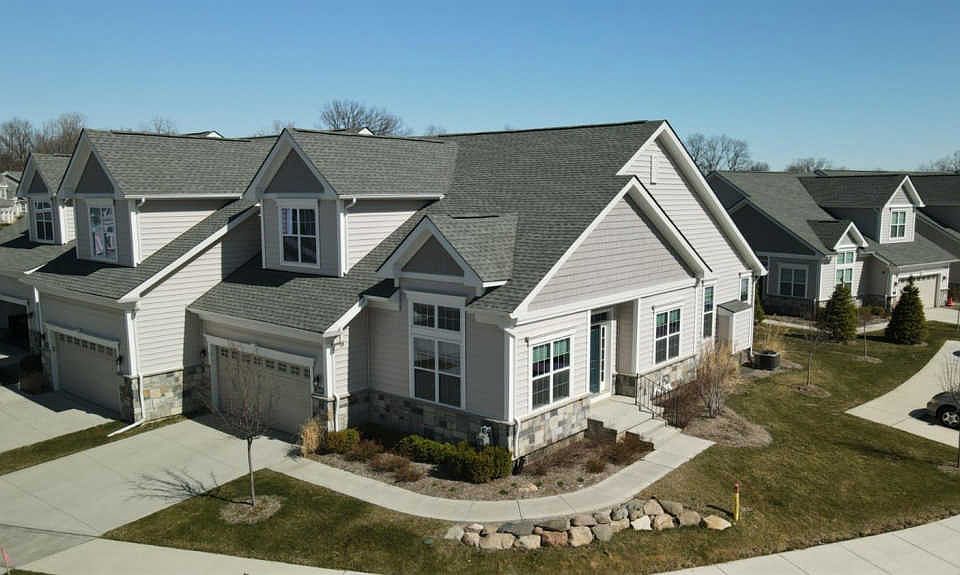1st image of 2689 Oxford Cir