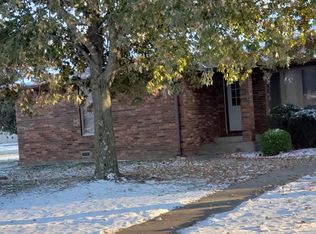 1102 E Walnut St, Aurora, MO 65605