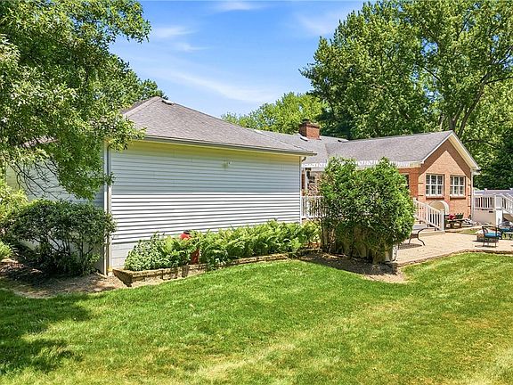 5th image of 65 Redfern Dr