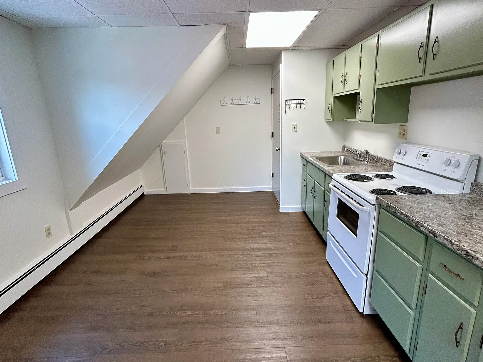2 bed, 1000 sqft, $1,600 — Photo 4