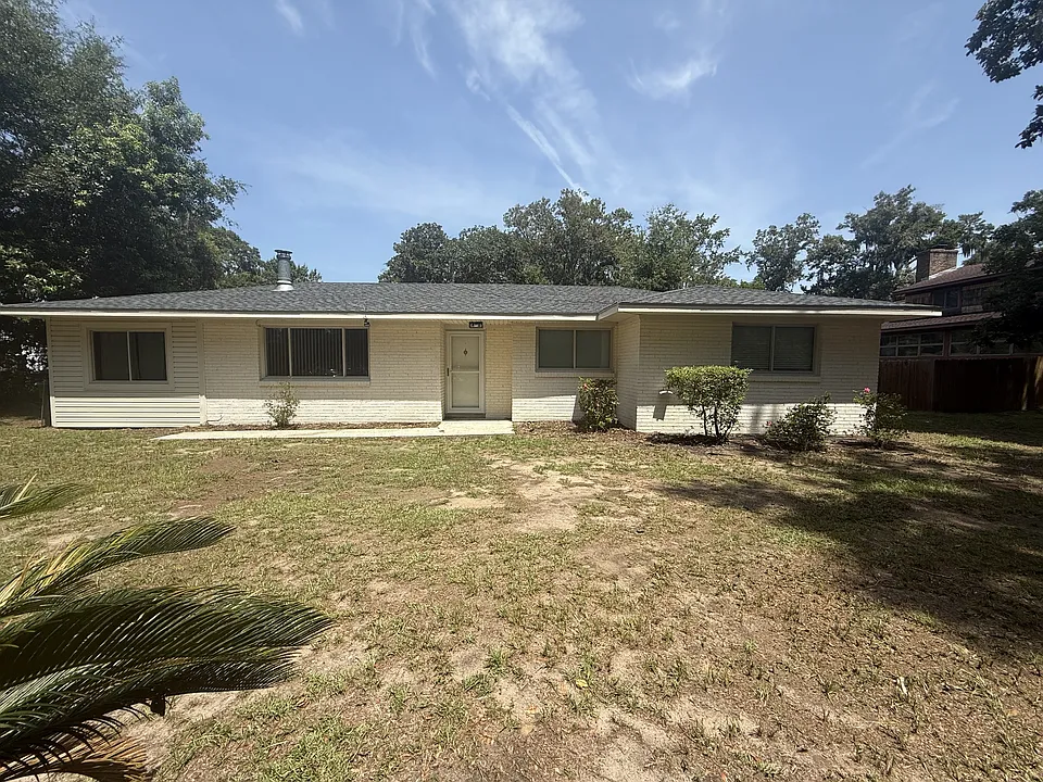 2803 Smilax Ave