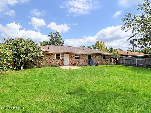 3rd image of 602 Temple Dr