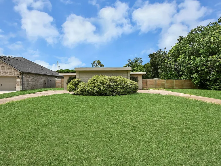 4011 Ebbtide Dr — Photo 37