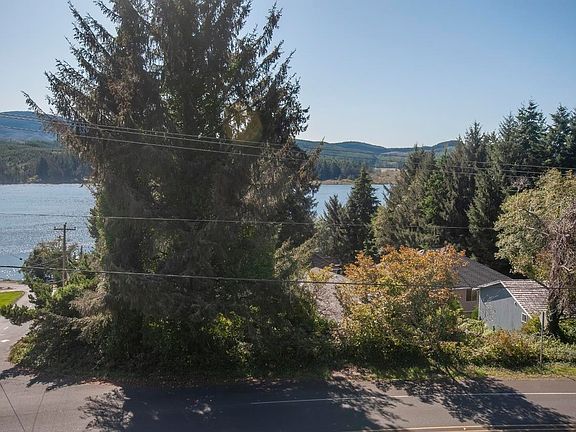 4th image of 1695 NE Regatta Way