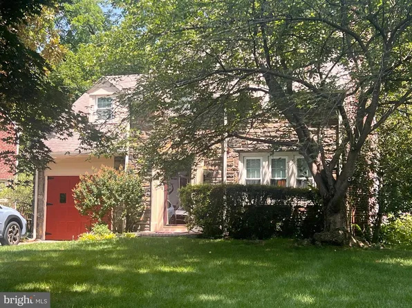 525 W Beechtree Ln, Wayne, PA 19087