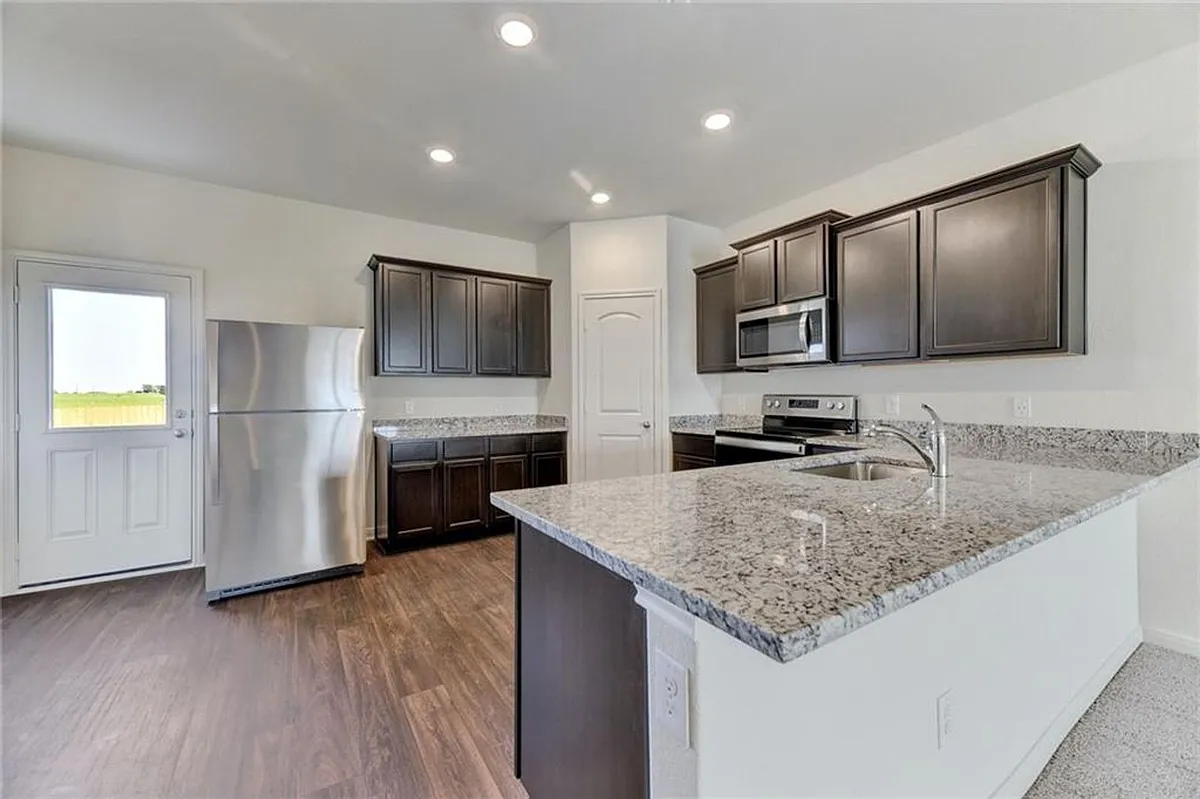 Building Photo - 140 Maywood Ln