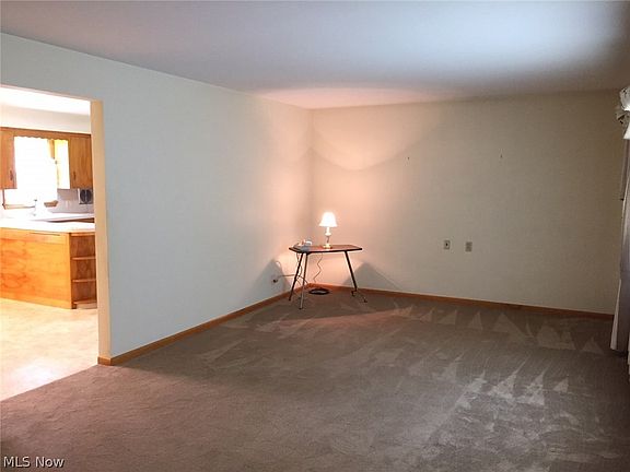 3rd image of 681 Baker Dr