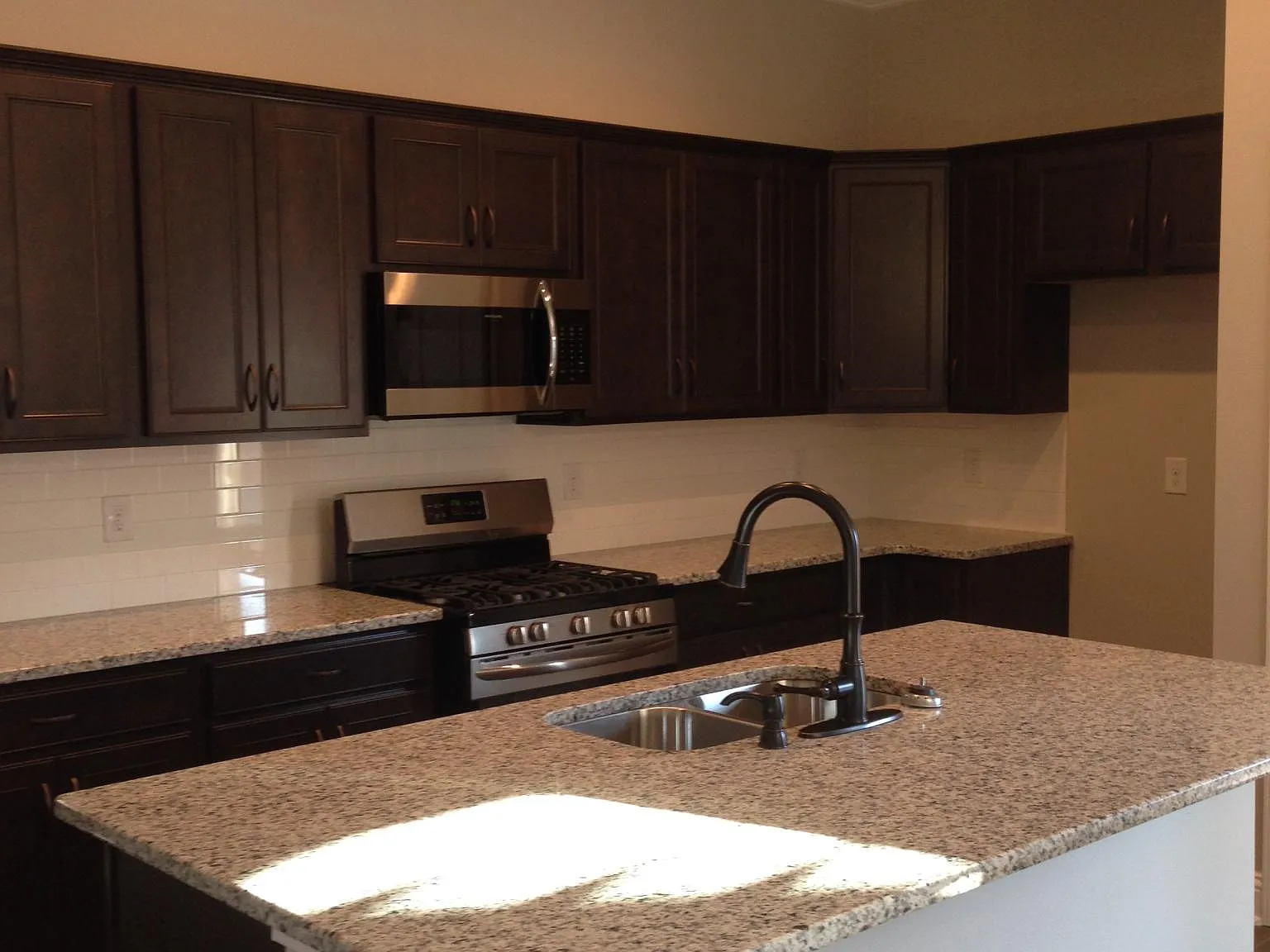 3 bed, 1640 sqft, $1,975 — Photo 2