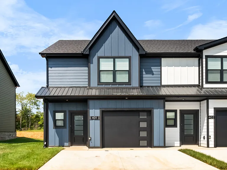 401 Jonathan Wade Cir — Photo 1