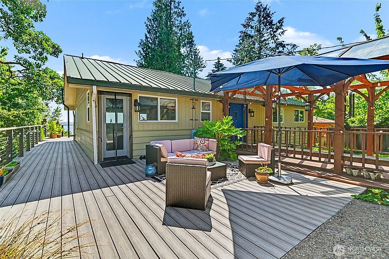 4th image of 7324 Puget Beach Road NE
