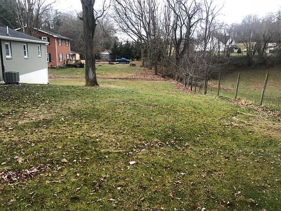 4th image of 10 Evergreen Dr