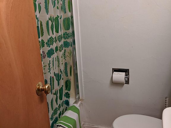 3rd image of 411 Hamilton Pl APT 1