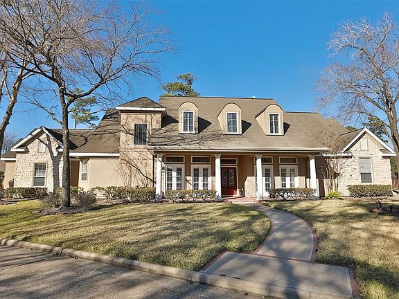 2nd image of 14 Villa Bend Dr