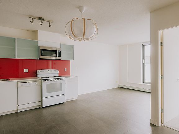 4th image of 66 Cordova St W #609