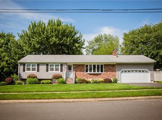 11 Donna Ln, West Haven, CT 06516