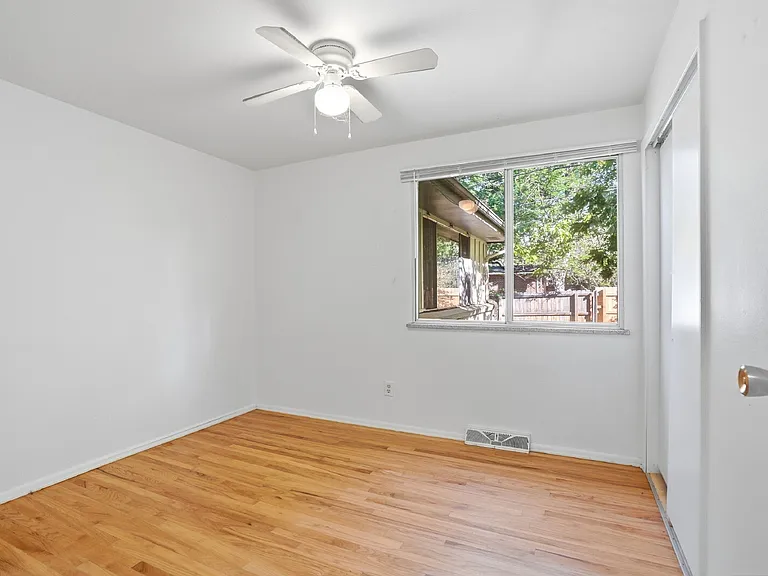 3260 E Maplewood Ave — Photo 20