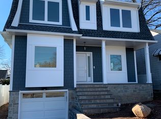 8 Avon Ct, Bergenfield, NJ 07621