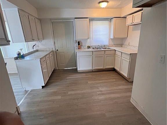 4th image of 735 Maywood Ave