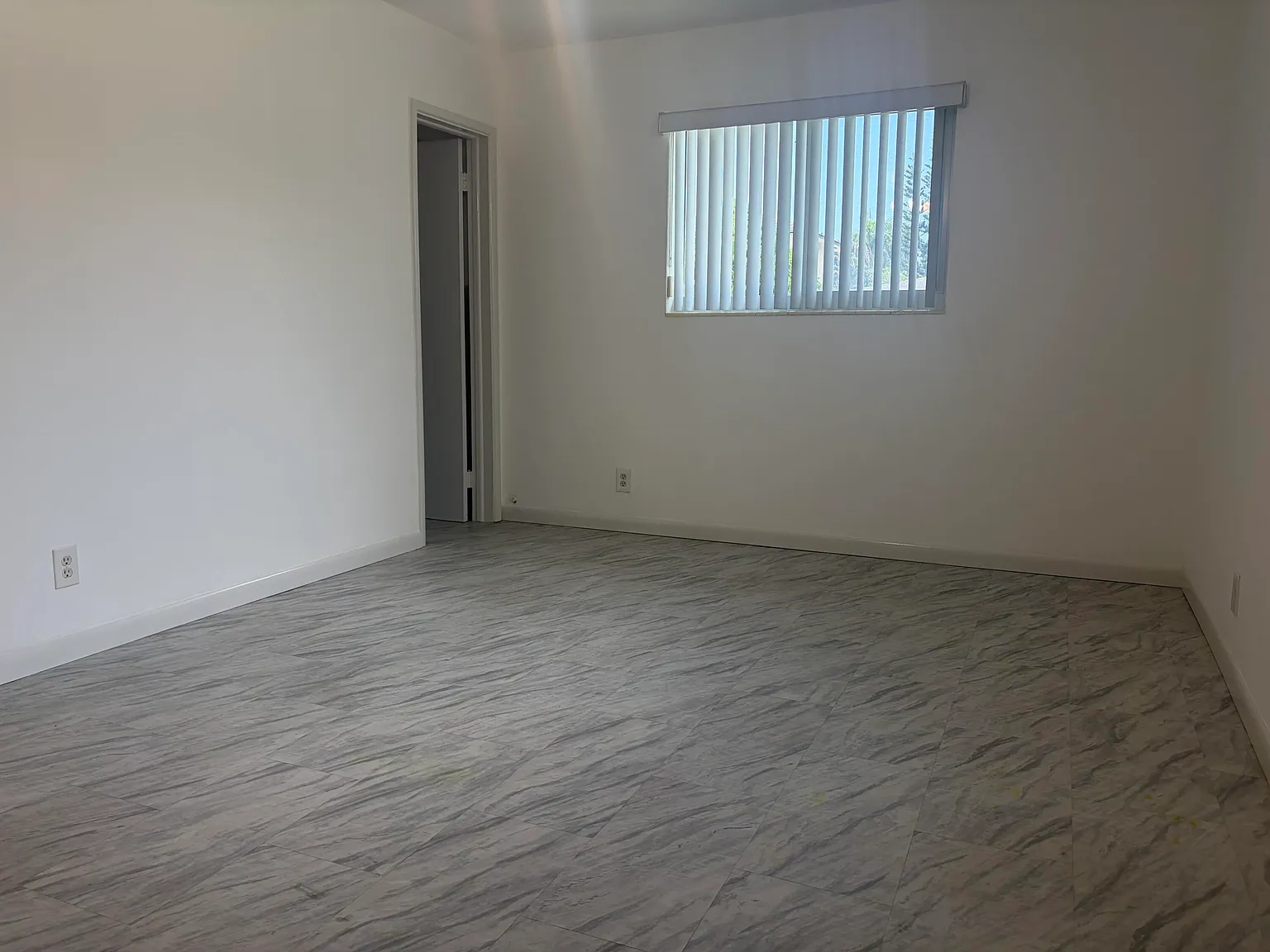 1 bed, 1.0 bath, 400 sqft, $1,300 — Photo 1
