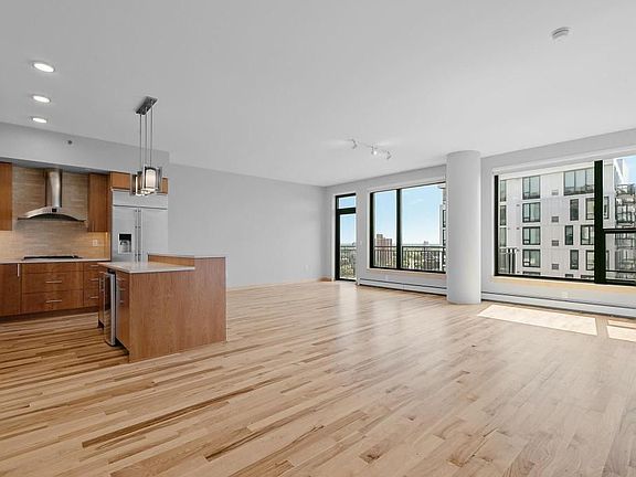 3rd image of 740 Portland Ave #1415
