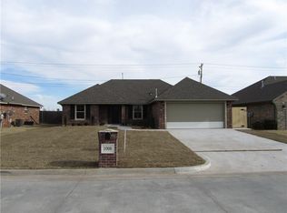 1008 Ridgeway Dr, Moore, OK 73160