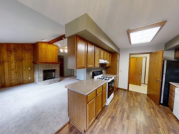 3rd image of 251 River Run Ct