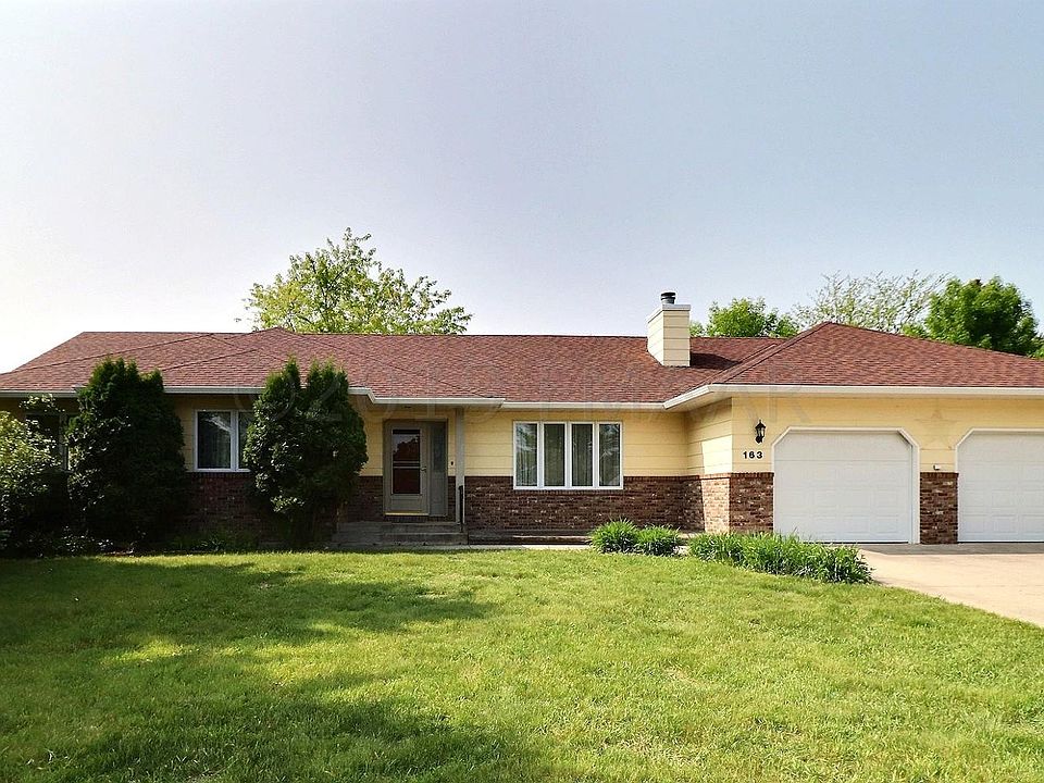 1st image of 163 Prairiewood Dr S