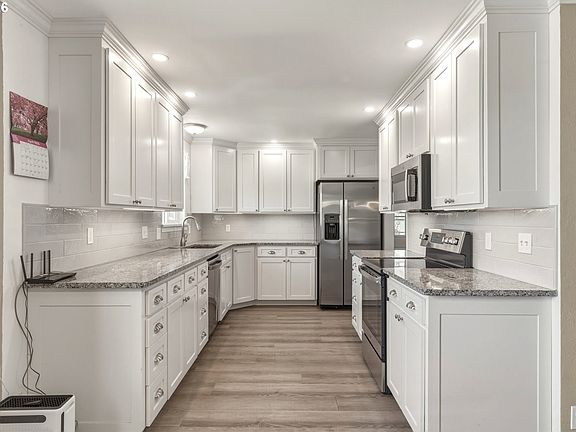 5th image of 636 Pierce St