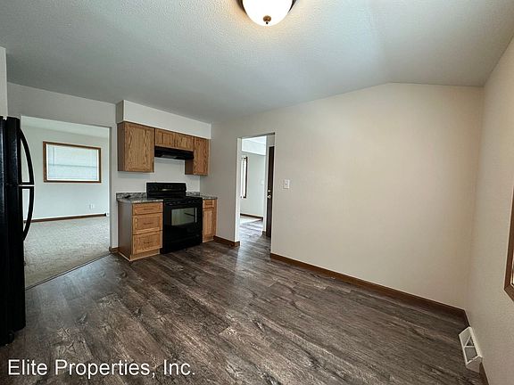 3rd image of 916 Westover St