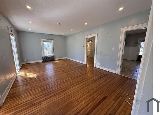 3rd image of 109 Main St