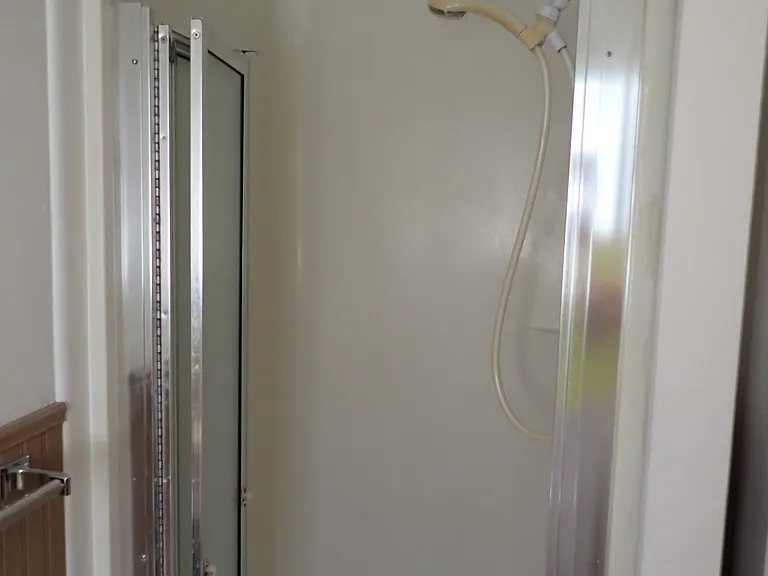 Main floor 3/4 bath shower
