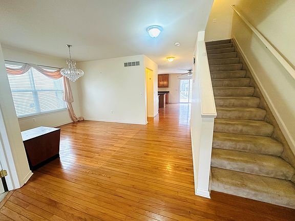 3rd image of 6073 Aspen Way