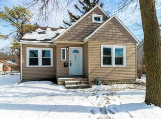 3042 7th St, Moline, IL 61265