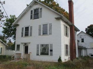13 Shaw St, Newport, ME 04953