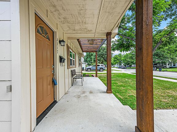 5th image of 2717 Townsend Dr
