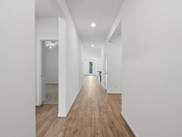 1140 Clonmore Ct — Photo 6