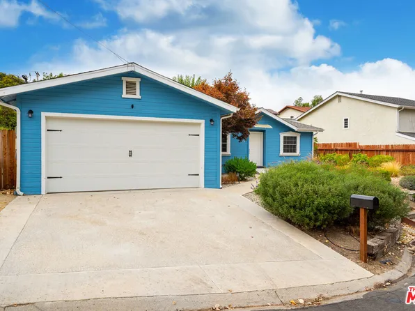 135 Maple Rd, Thousand Oaks, CA 91320