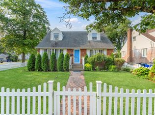 84 Meyer Ave, Valley Stream, NY 11580