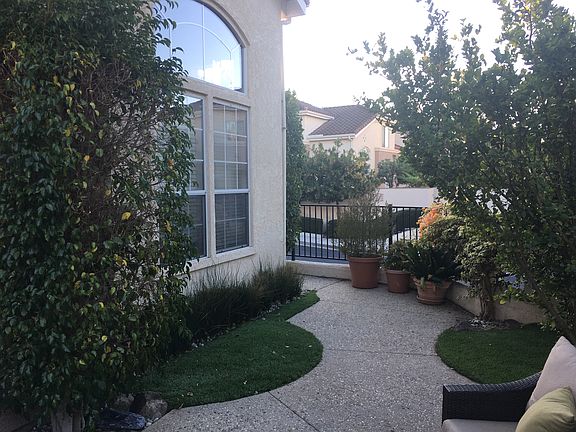 3rd image of 359 Avenida De Royale