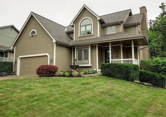 2nd image of 721 Hawthorne Dr
