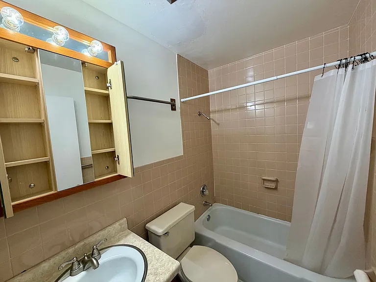 1100 Sunset Blvd — Photo 3