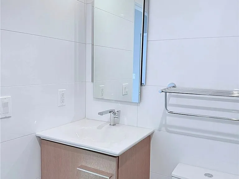 1729 S Barrington Ave #3 — Photo 16