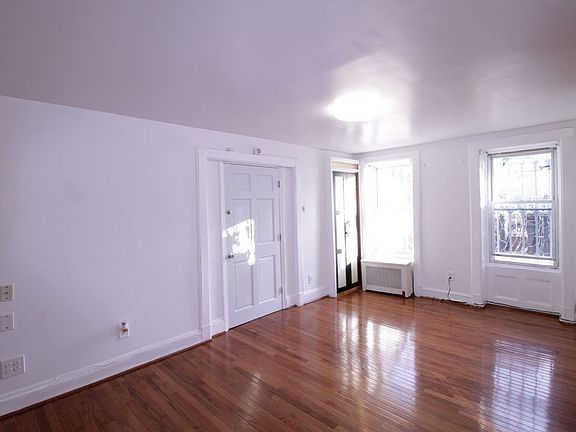 2nd image of 2137 Pacific St #1