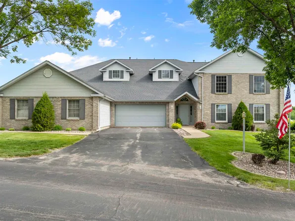 3235 Lake Ridge Dr, Dubuque, IA 52003