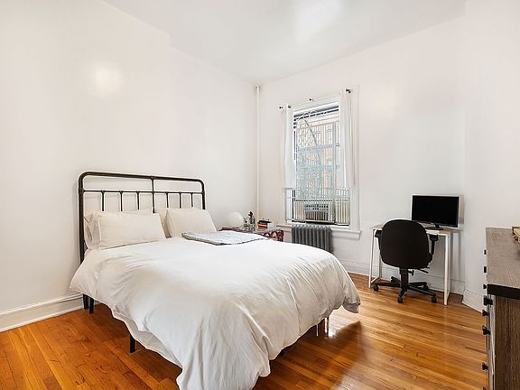 4th image of 212 W 14th St APT 4A
