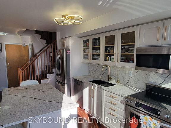 4th image of 1040 The Queensway #919