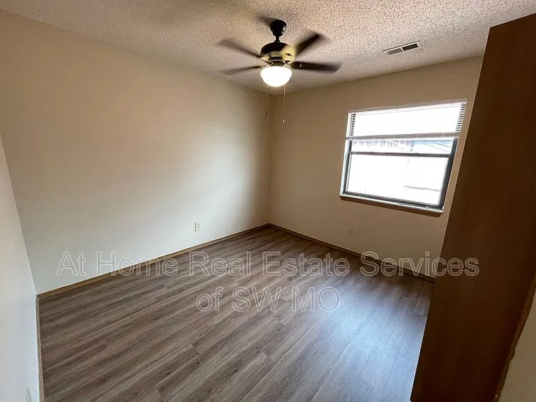 2856 S Rogers Ave #11 — Photo 5